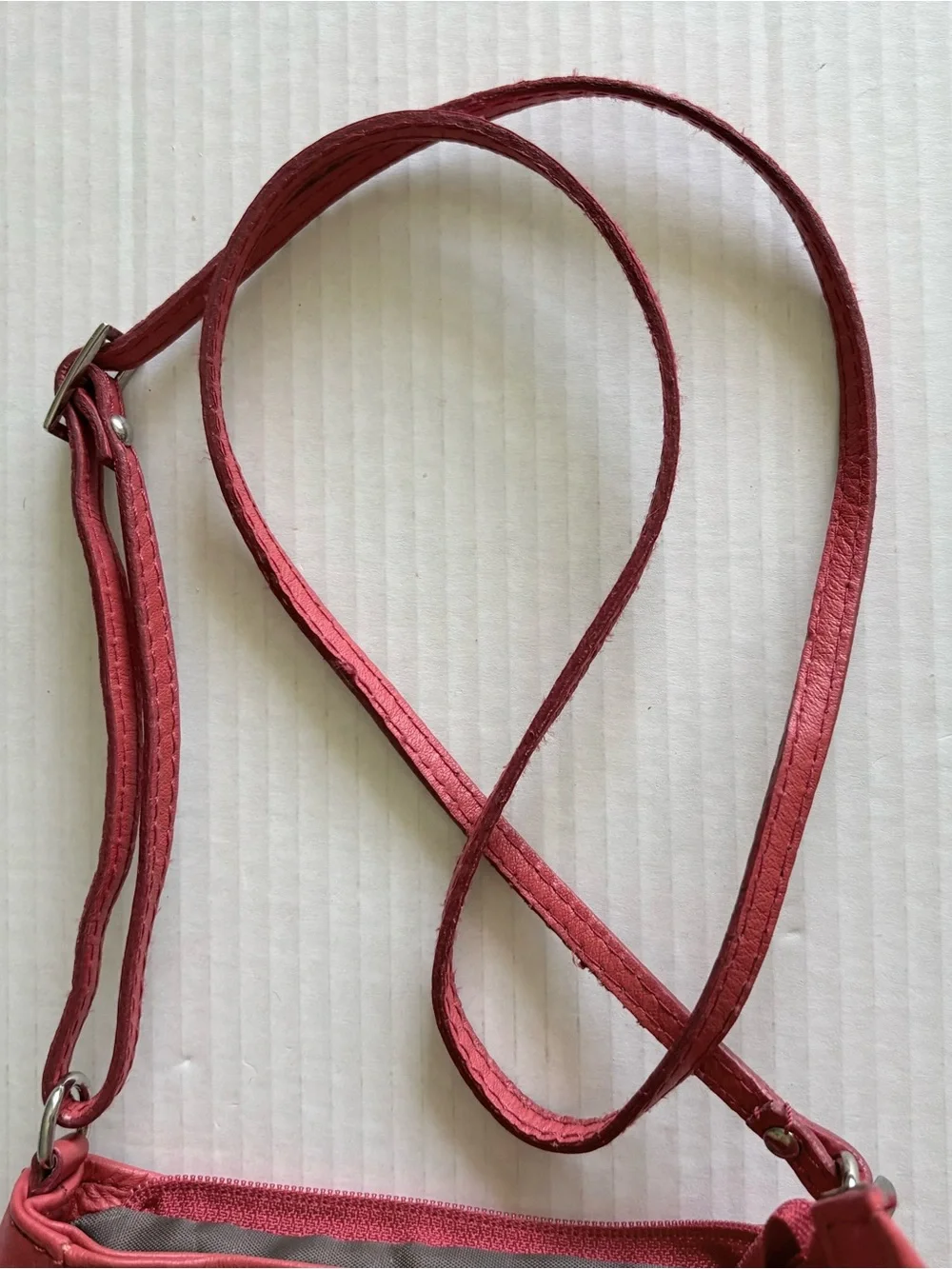 VERA PELLE Red Italian Leather Small Crossbody Bag Charming Round Shape Zipper